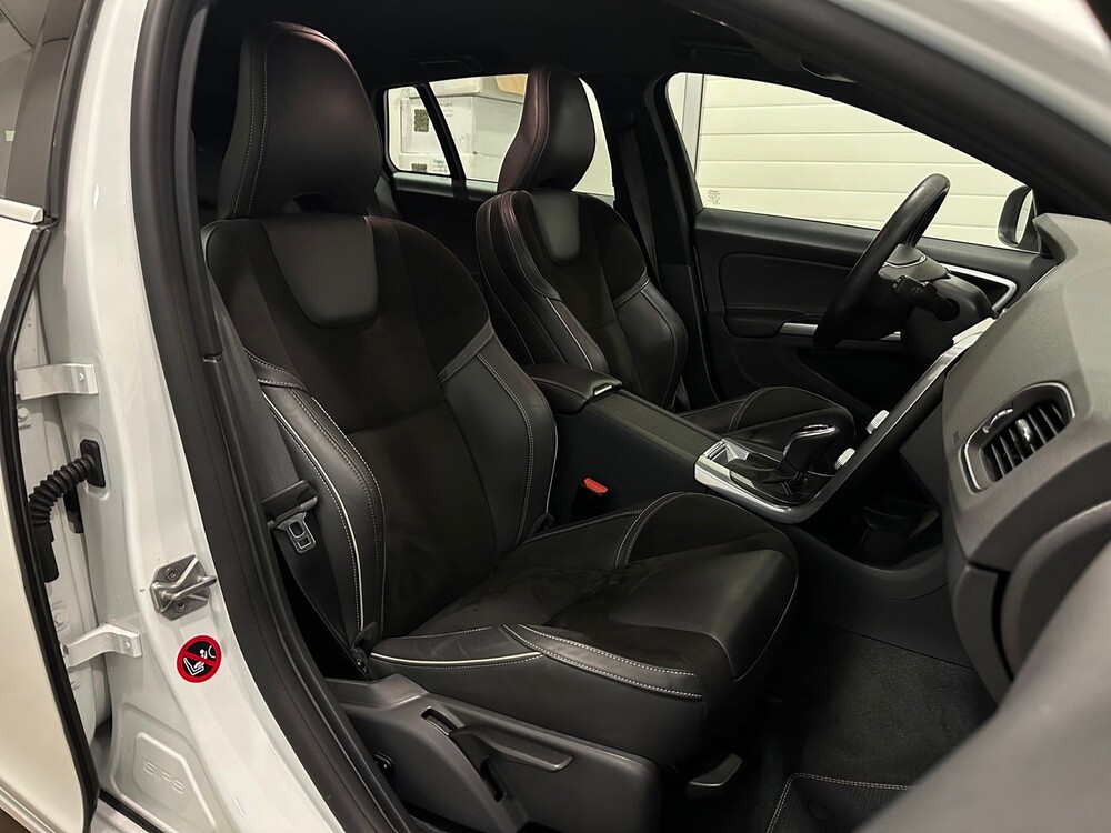 Volvo V60 Business Sport 2.0 D4 190pk 2018 -Orig. NL-, TL-707-B