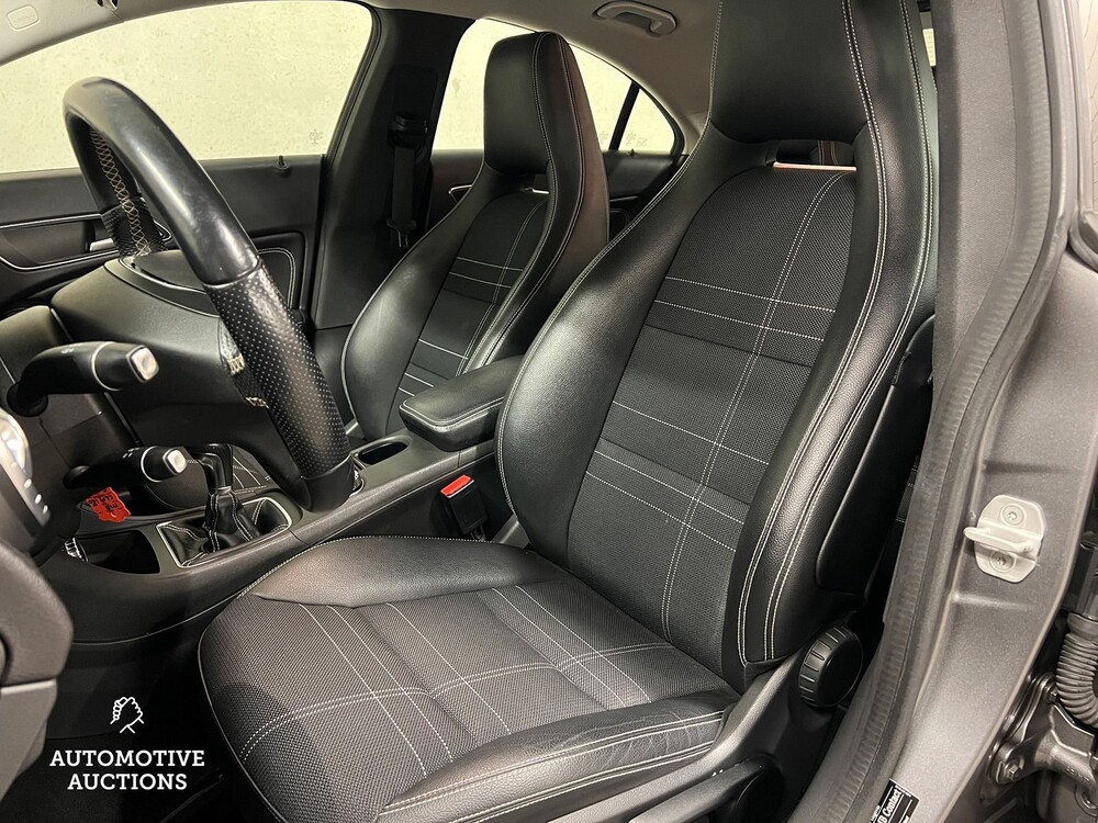 Mercedes-Benz CLA180 Ambition 122pk 2013 CLA-Klasse -Orig. NL-, 7-SNK-32