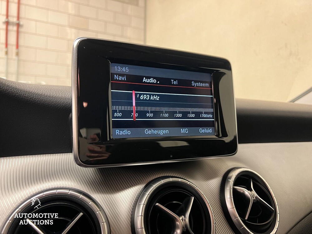 Mercedes-Benz CLA180 Ambition 122pk 2013 CLA-Klasse -Orig. NL-, 7-SNK-32