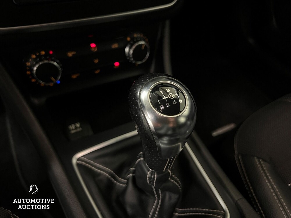 Mercedes-Benz CLA180 Ambition 122pk 2013 CLA-Klasse -Orig. NL-, 7-SNK-32