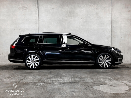 Volkswagen Passat Variant GTE 1.4 TSI Highline 218PS 2016, XG-966-V