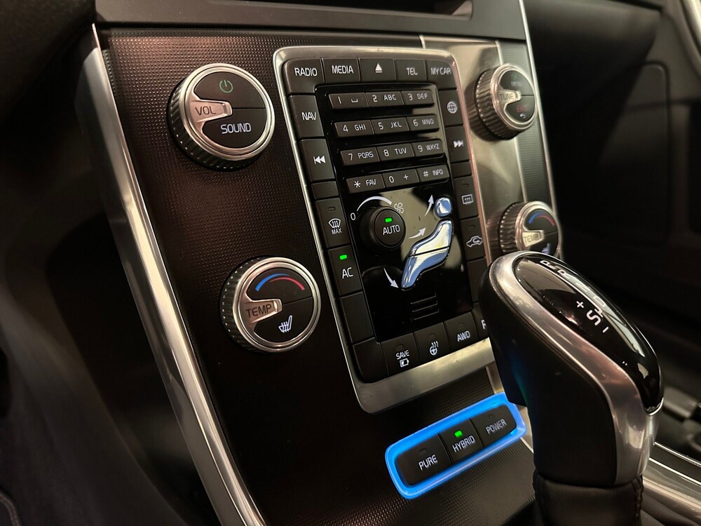 Volvo V60 R-Design 2.4 D6 Twin Engine 220pk 2015 -Orig. NL-, GJ-646-L