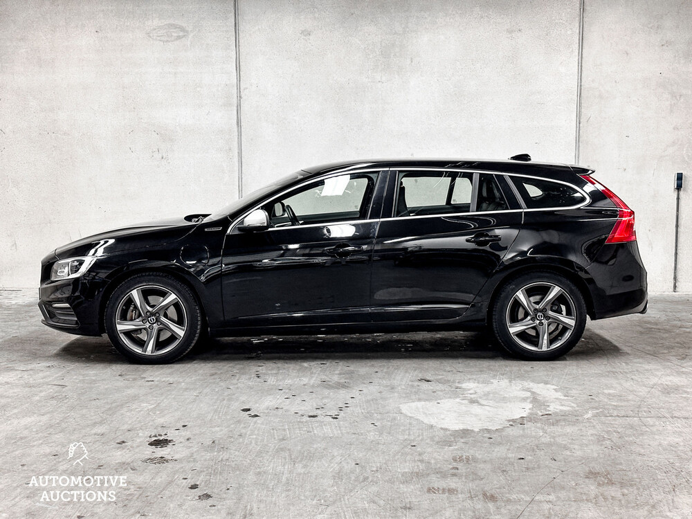 Volvo V60 R-Design 2.4 D6 Twin Engine 220pk 2015 -Orig. NL-, GJ-646-L