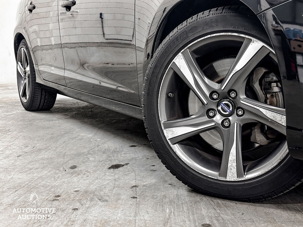 Volvo V60 R-Design 2.4 D6 Twin Engine 220pk 2015 -Orig. NL-, GJ-646-L