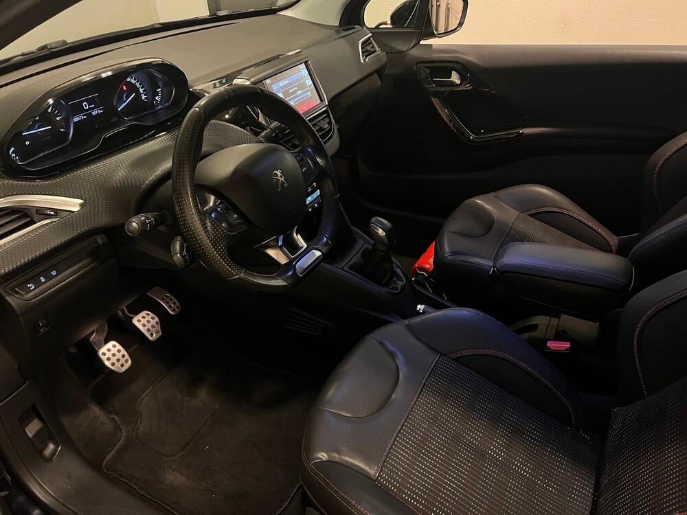 Peugeot 208 GT-line 1.2 PureTech 110pk 2016, L-188-DJ