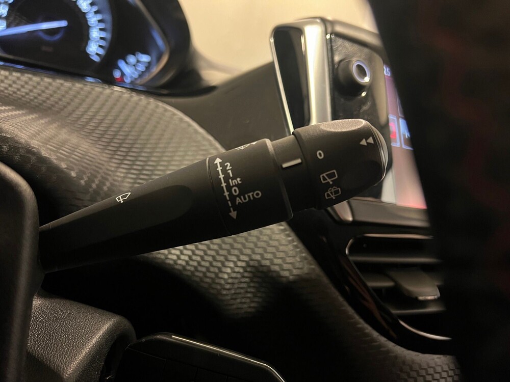 Peugeot 208 GT-line 1.2 PureTech 110pk 2016, L-188-DJ