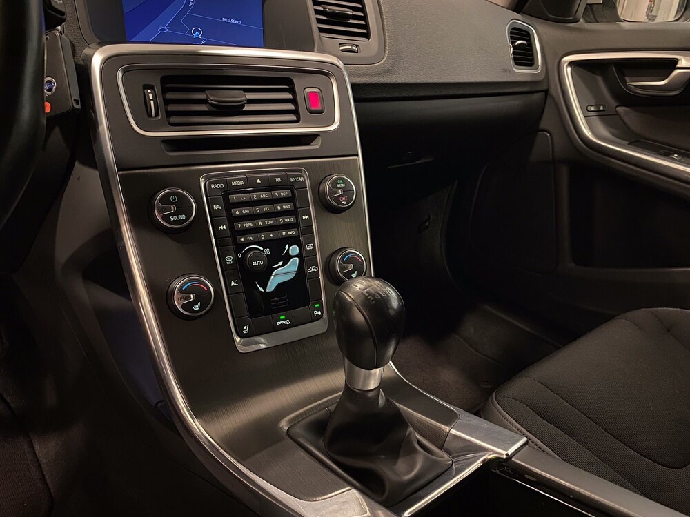 Volvo V60 2.0 D3 5-cylinder Momentum 163hp 2011, 10-XRX-7