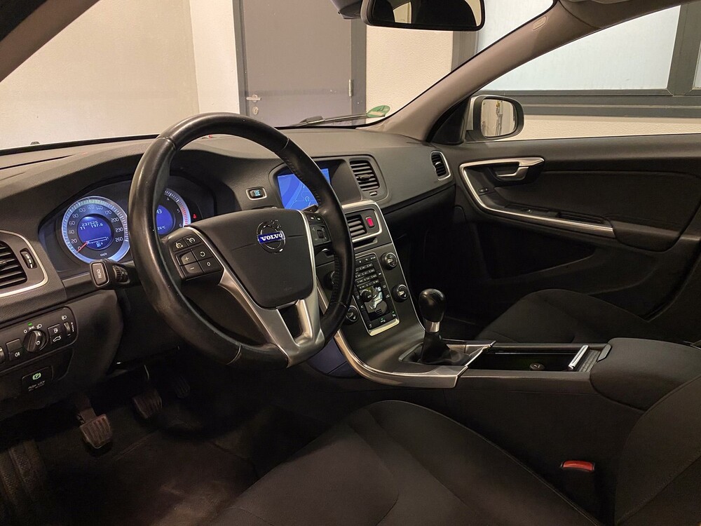 Volvo V60 2.0 D3 5-cylinder Momentum 163hp 2011, 10-XRX-7