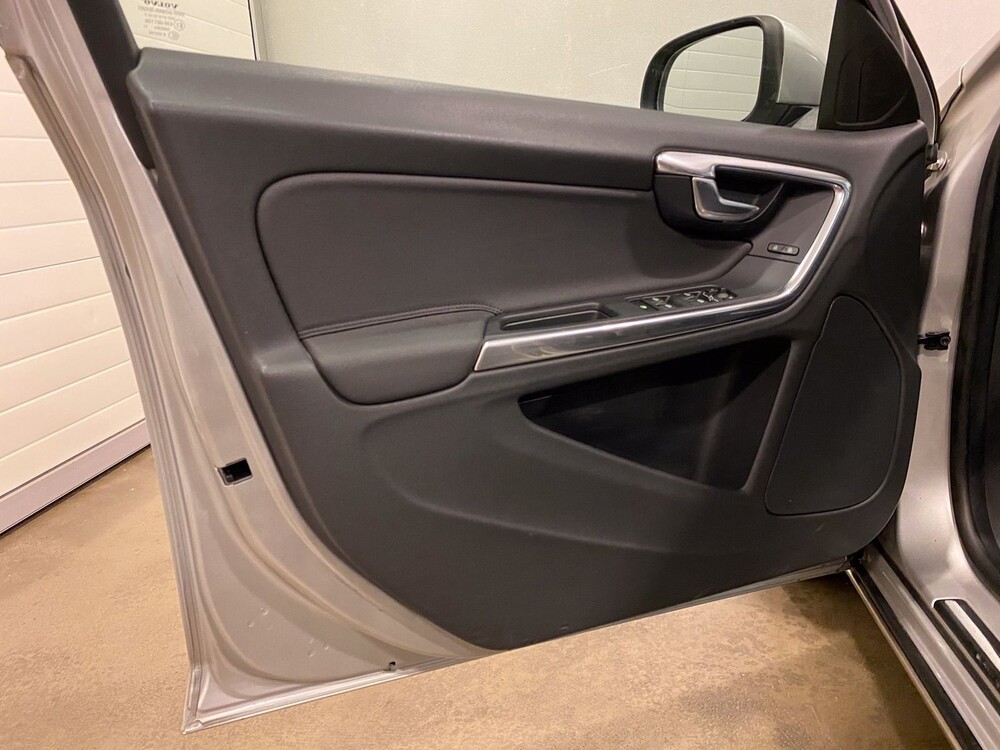 Volvo V60 2.0 D3 5-cylinder Momentum 163hp 2011, 10-XRX-7