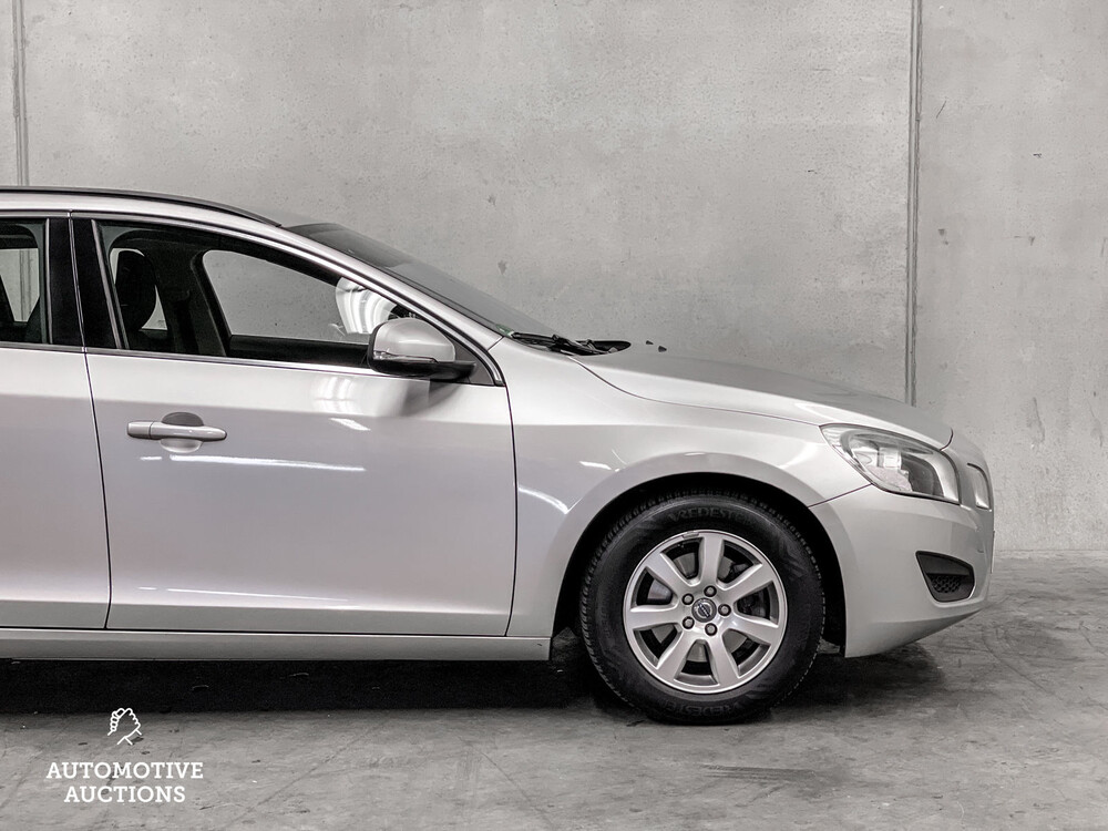 Volvo V60 2.0 D3 5-cylinder Momentum 163hp 2011, 10-XRX-7