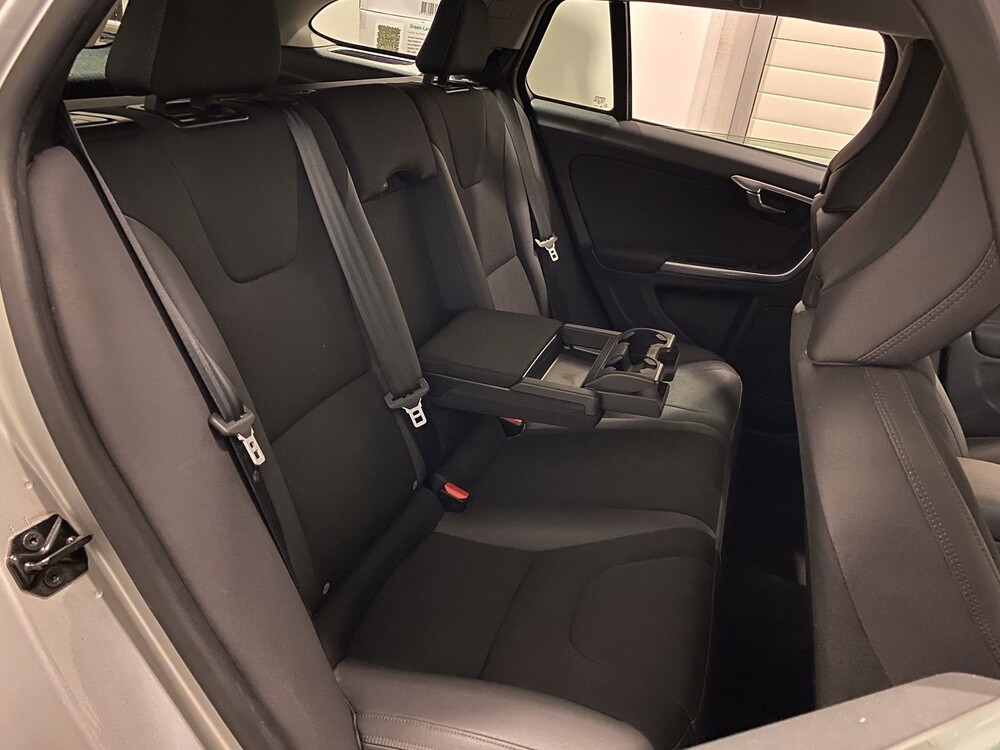 Volvo V60 2.0 D3 5-cylinder Momentum 163hp 2011, 10-XRX-7