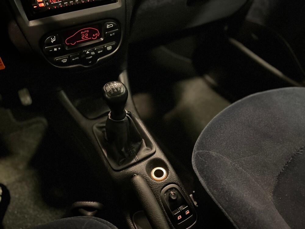 Peugeot 206 1.4 Gentry 75pk 2002 -Orig. NL-, 15-HT-PV