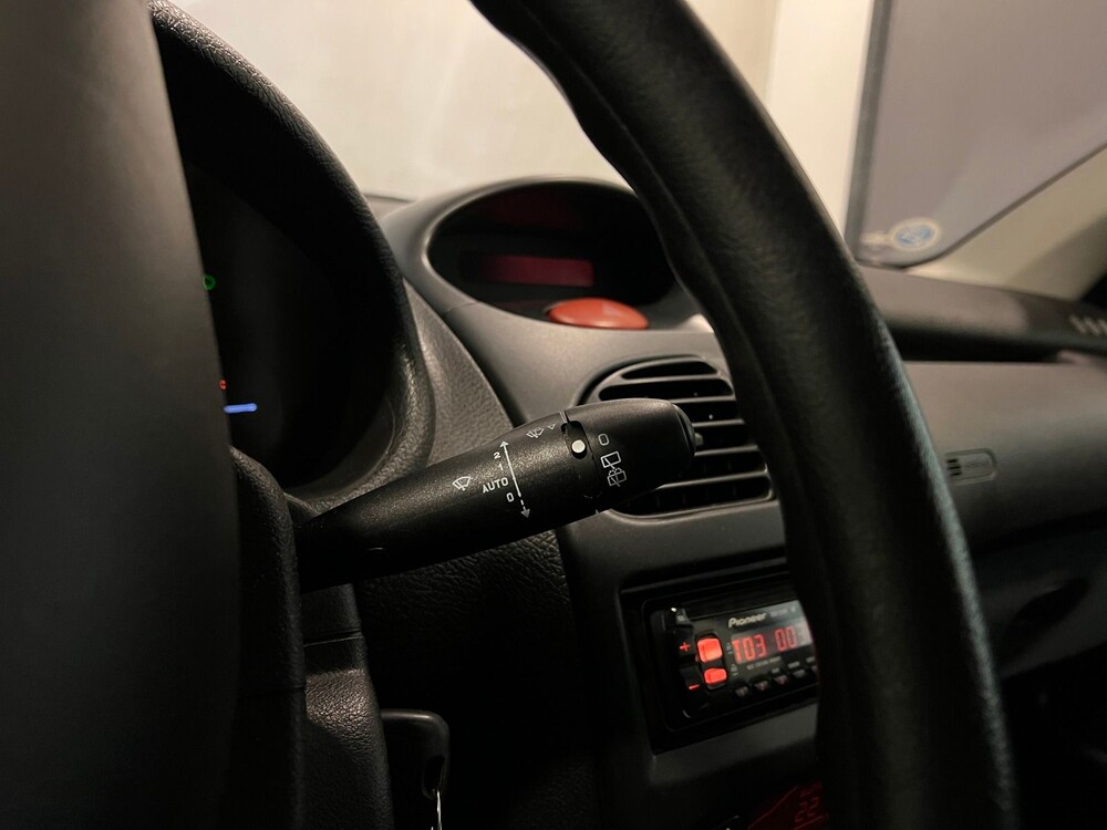 Peugeot 206 1.4 Gentry 75pk 2002 -Orig. NL-, 15-HT-PV