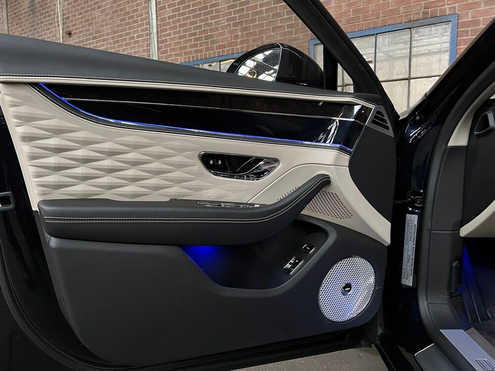 Bentley Flying Spur 6.0 W12 S 635PS Erstausgabe NEUES MODELL 2020 (ORIGINAL ENGLISCH), H-376-XF