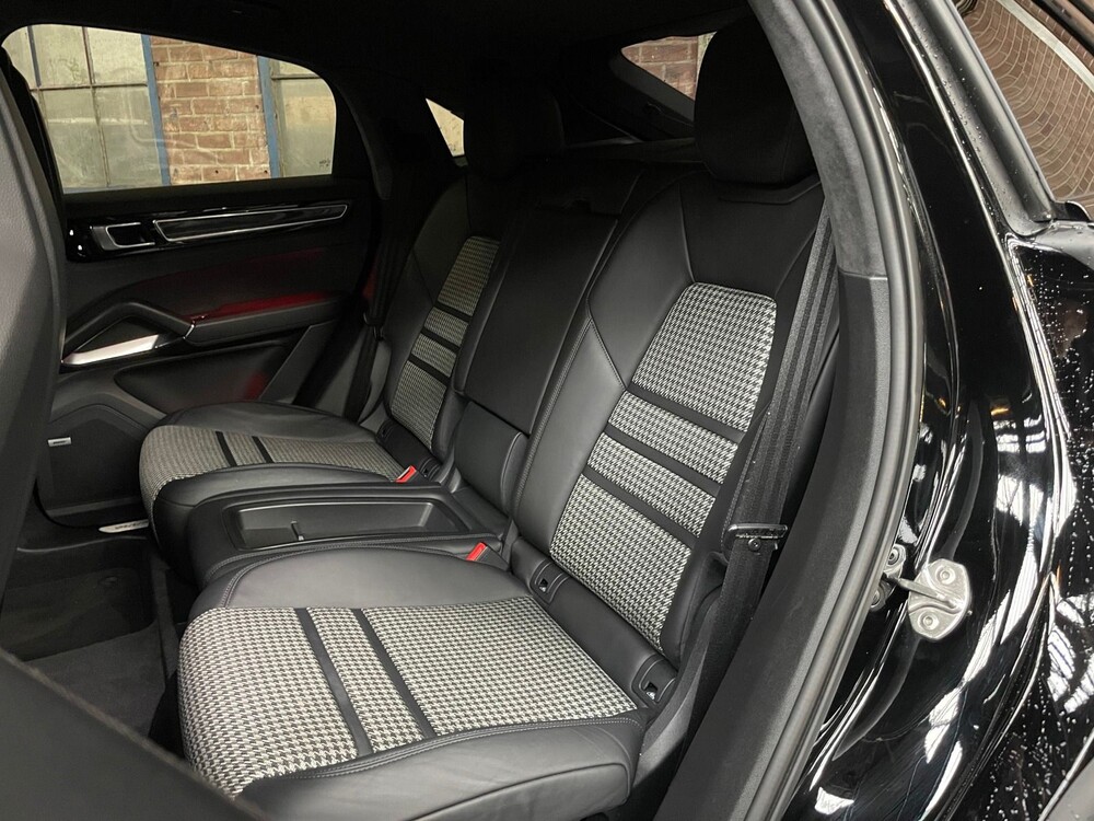 Porsche Cayenne Turbo 4.0 V8 Sport-Chrono CARBON-EDITION 549PS 2019, L-161-XJ