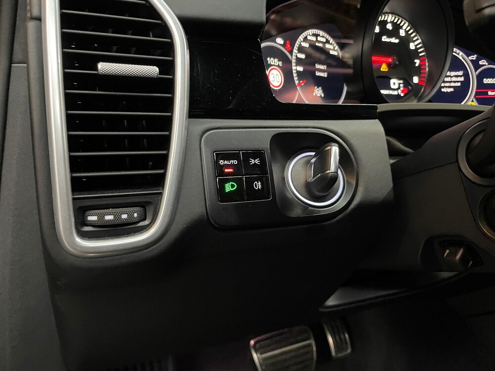 Porsche Cayenne Turbo 4.0 V8 Sport-Chrono CARBON-EDITION 549PS 2019, L-161-XJ