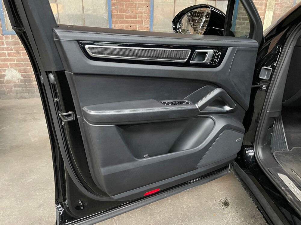 Porsche Cayenne Turbo 4.0 V8 Sport-Chrono CARBON-EDITION 549PS 2019, L-161-XJ