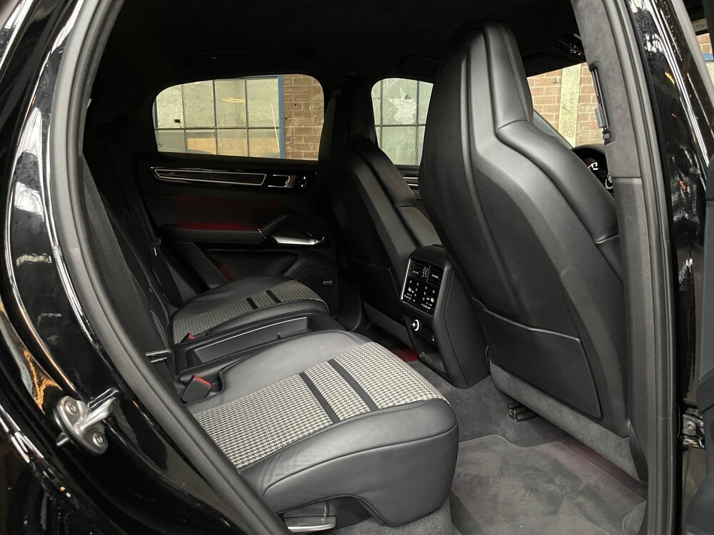 Porsche Cayenne Turbo 4.0 V8 Sport-Chrono CARBON-EDITION 549PS 2019, L-161-XJ