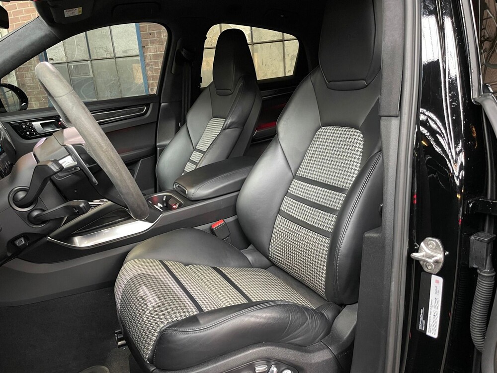 Porsche Cayenne Turbo 4.0 V8 Sport-Chrono CARBON-EDITION 549PS 2019, L-161-XJ