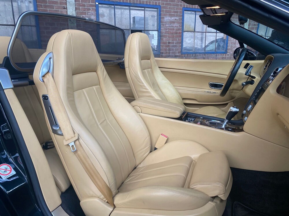 Bentley Continental GTC 6.0 W12 Cabriolet Facelift 560pk (British Racing Green) , 38-KFR-7