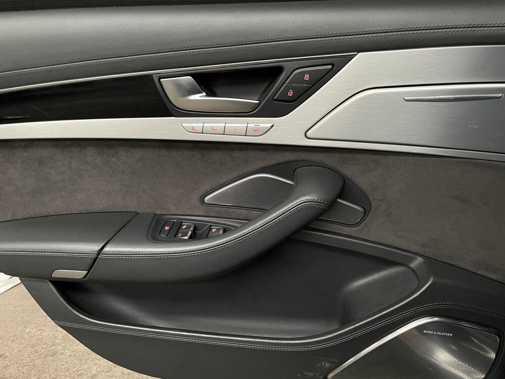 Audi A8 Long 6.3 W12 Quattro 500hp 2011