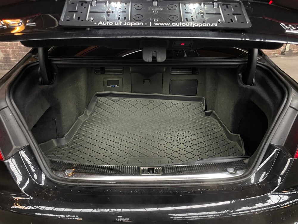 Audi A8 Long 6.3 W12 Quattro 500hp 2011