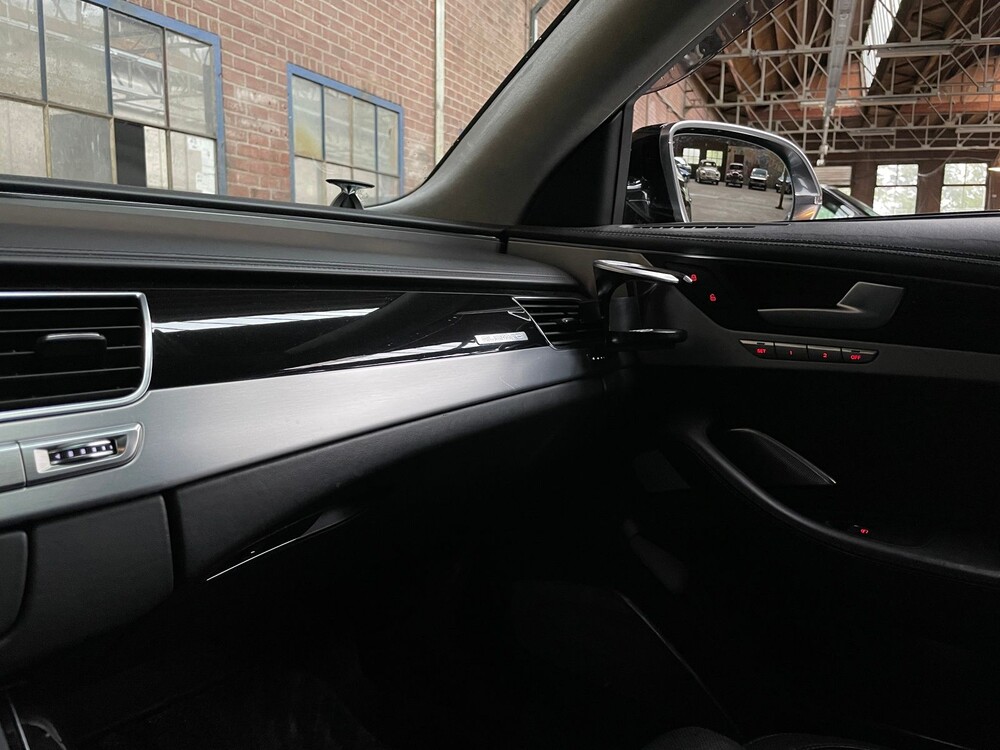 Audi A8 Long 6.3 W12 Quattro 500hp 2011