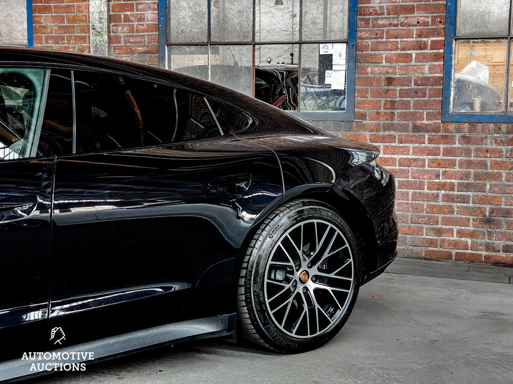Porsche Taycan PERFORMANCE 84kWh Sport Chrono 381hp 2021 Manufacturer's Warranty -Orig. NL-, L-982-RT