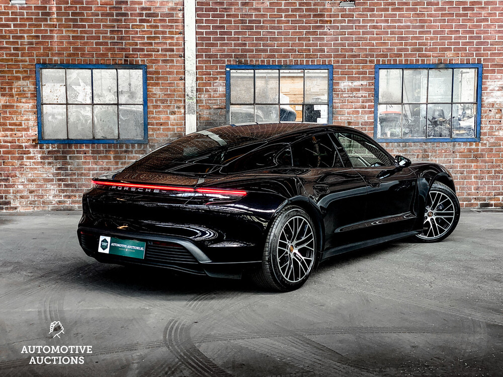 Porsche Taycan PERFORMANCE 84kWh Sport Chrono 381hp 2021 Manufacturer's Warranty -Orig. NL-, L-982-RT