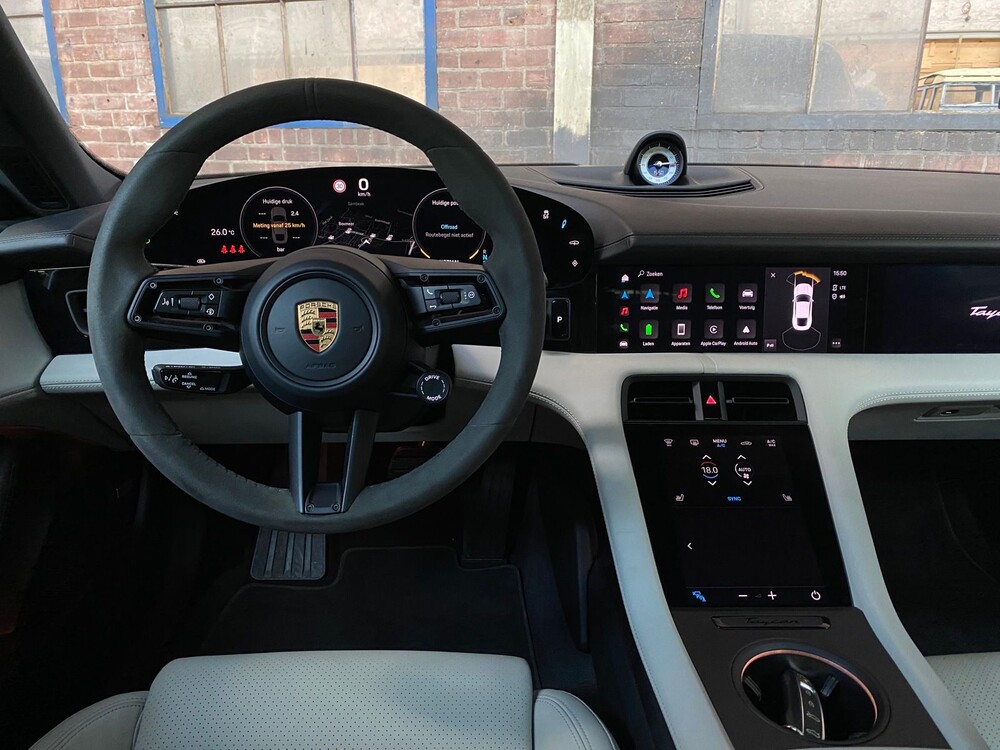 Porsche Taycan PERFORMANCE 84kWh Sport Chrono 381hp 2021 Manufacturer's Warranty -Orig. NL-, L-982-RT