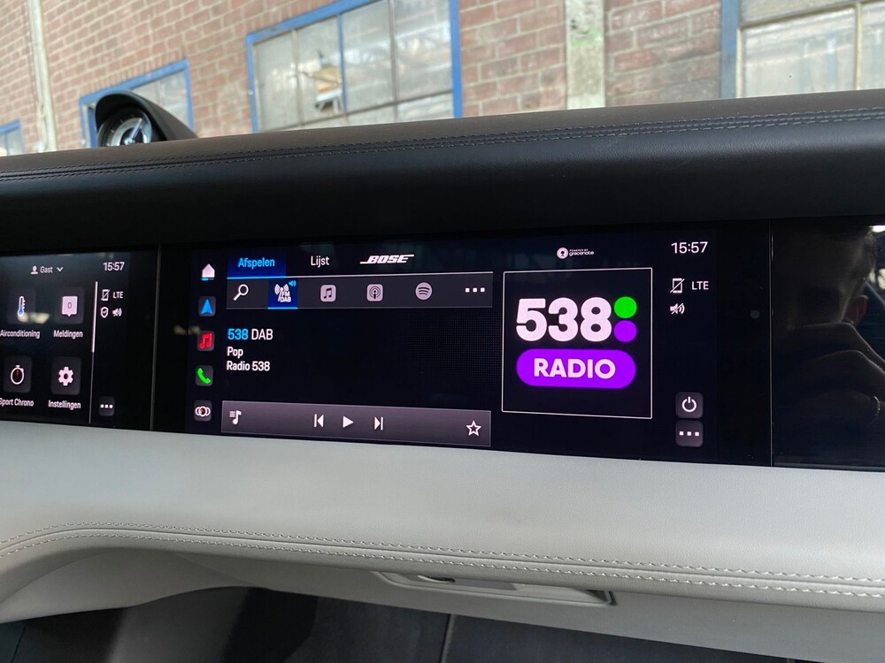 Porsche Taycan PERFORMANCE 84kWh Sport Chrono 381hp 2021 Manufacturer's Warranty -Orig. NL-, L-982-RT