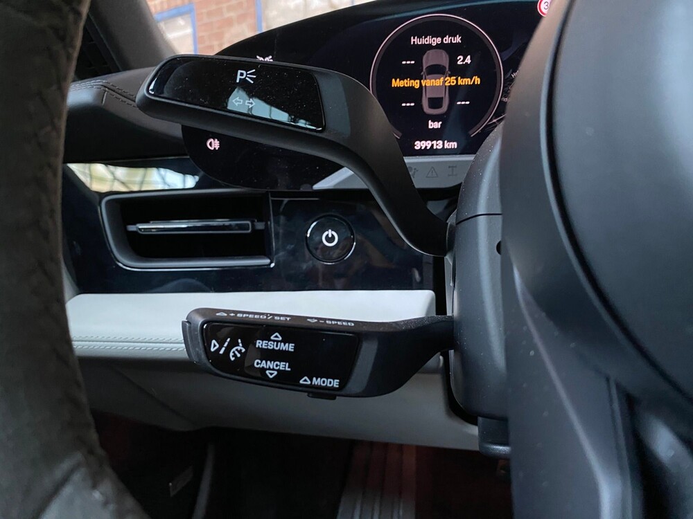 Porsche Taycan PERFORMANCE 84kWh Sport Chrono 381hp 2021 Manufacturer's Warranty -Orig. NL-, L-982-RT