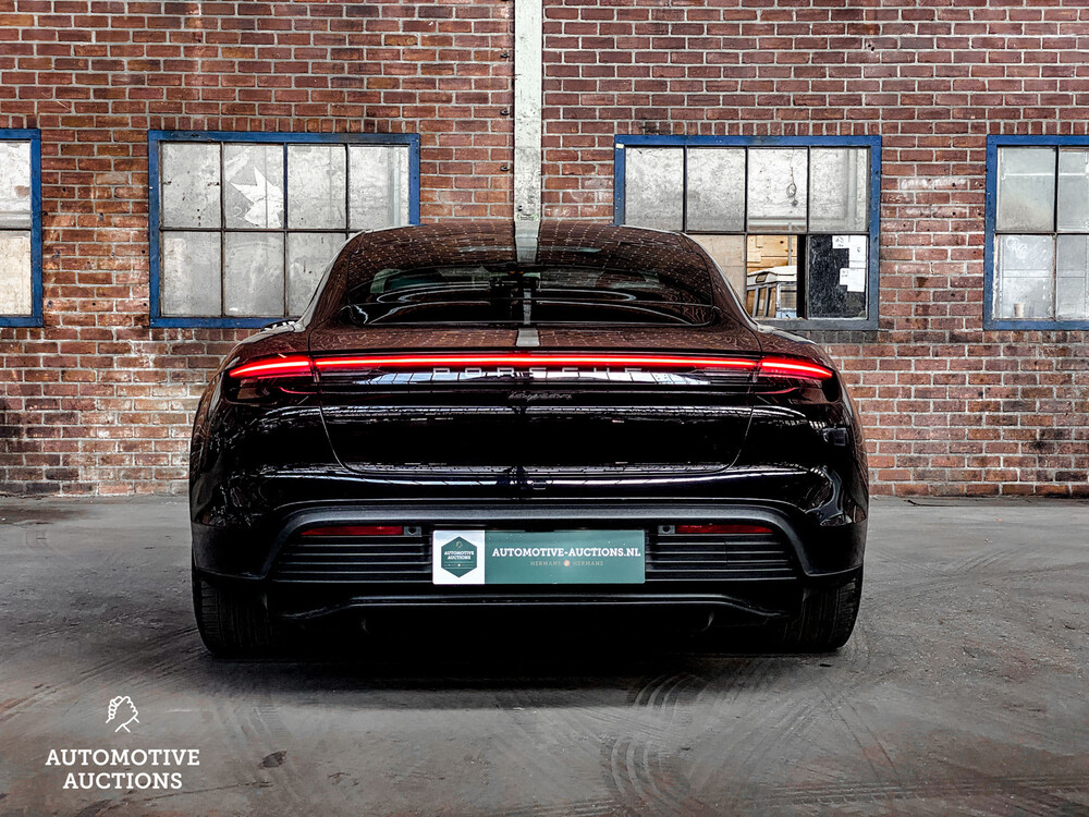 Porsche Taycan PERFORMANCE 84kWh Sport Chrono 381hp 2021 Manufacturer's Warranty -Orig. NL-, L-982-RT