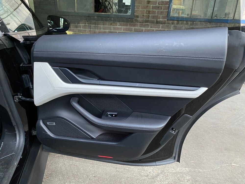 Porsche Taycan PERFORMANCE 84kWh Sport Chrono 381hp 2021 Manufacturer's Warranty -Orig. NL-, L-982-RT