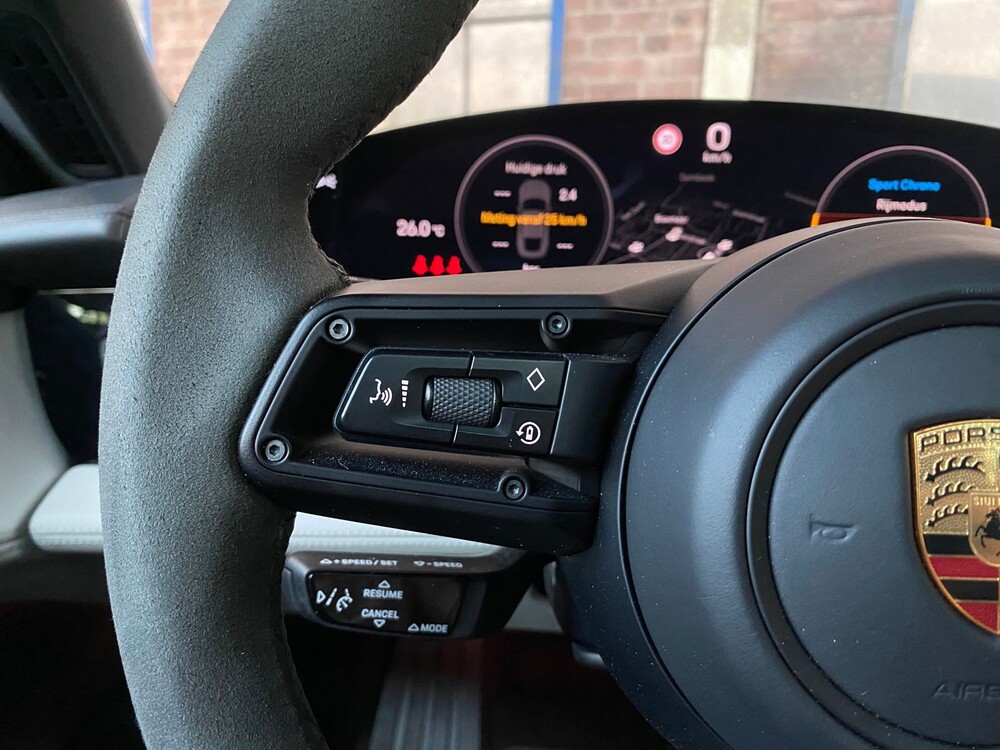 Porsche Taycan PERFORMANCE 84kWh Sport Chrono 381hp 2021 Manufacturer's Warranty -Orig. NL-, L-982-RT