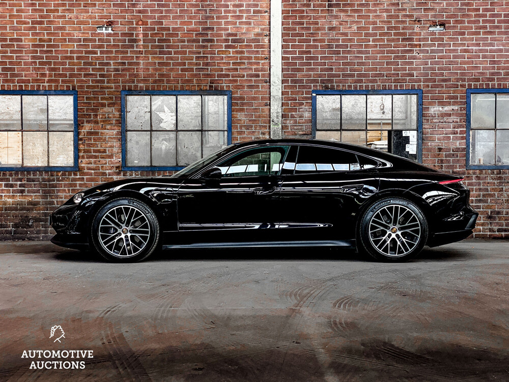 Porsche Taycan PERFORMANCE 84kWh Sport Chrono 381hp 2021 Manufacturer's Warranty -Orig. NL-, L-982-RT