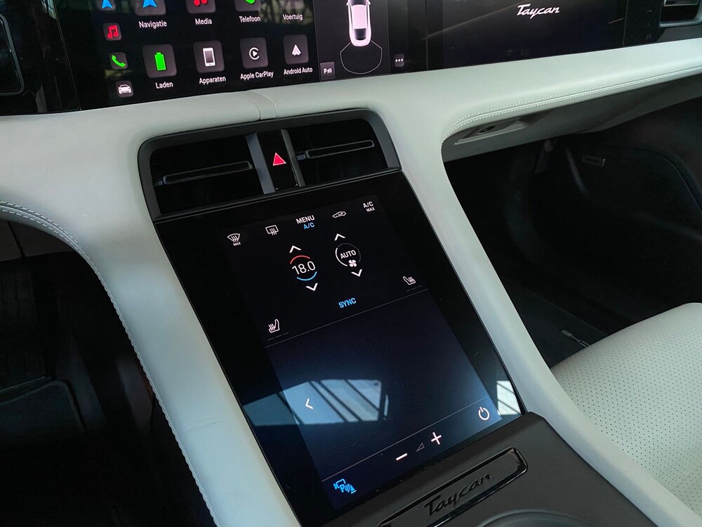 Porsche Taycan PERFORMANCE 84kWh Sport Chrono 381hp 2021 Manufacturer's Warranty -Orig. NL-, L-982-RT