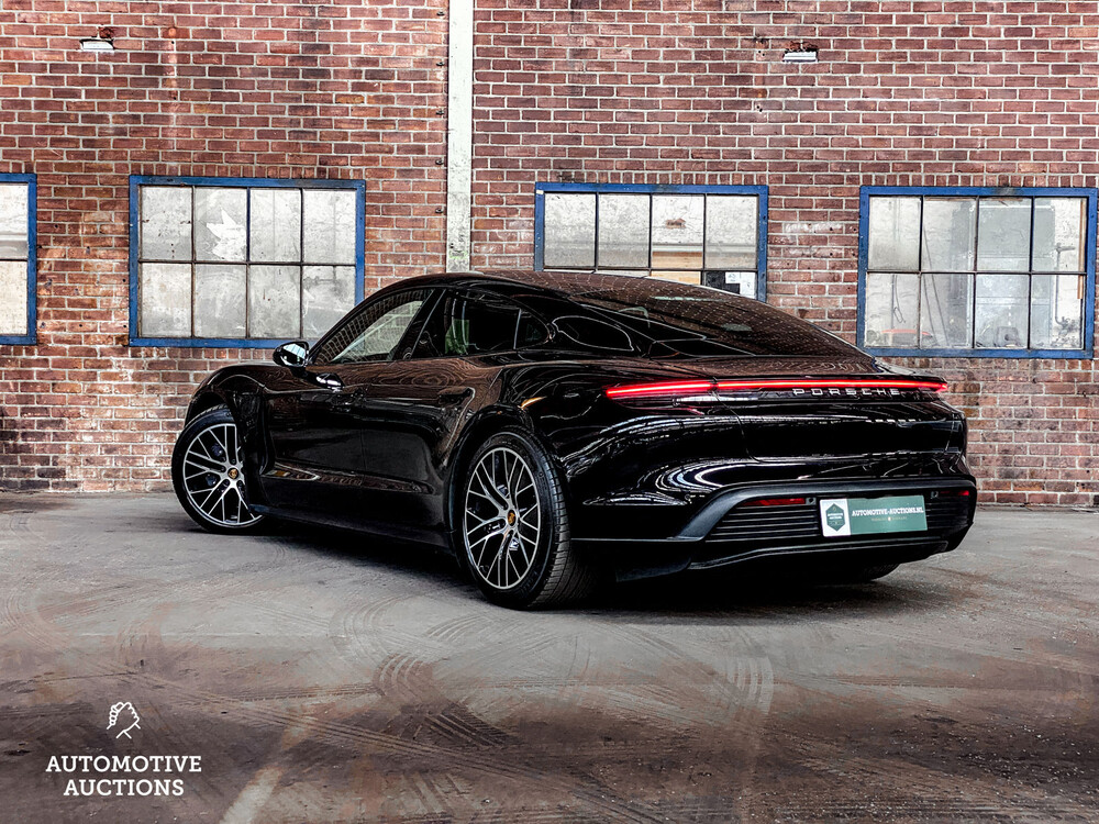 Porsche Taycan PERFORMANCE 84kWh Sport Chrono 381hp 2021 Manufacturer's Warranty -Orig. NL-, L-982-RT