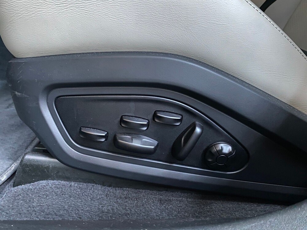 Porsche Taycan PERFORMANCE 84kWh Sport Chrono 381hp 2021 Manufacturer's Warranty -Orig. NL-, L-982-RT