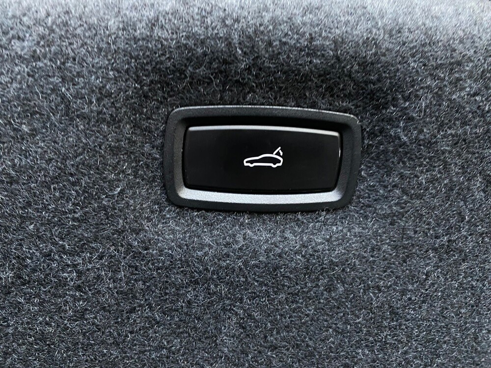 Porsche Taycan PERFORMANCE 84kWh Sport Chrono 381hp 2021 Manufacturer's Warranty -Orig. NL-, L-982-RT