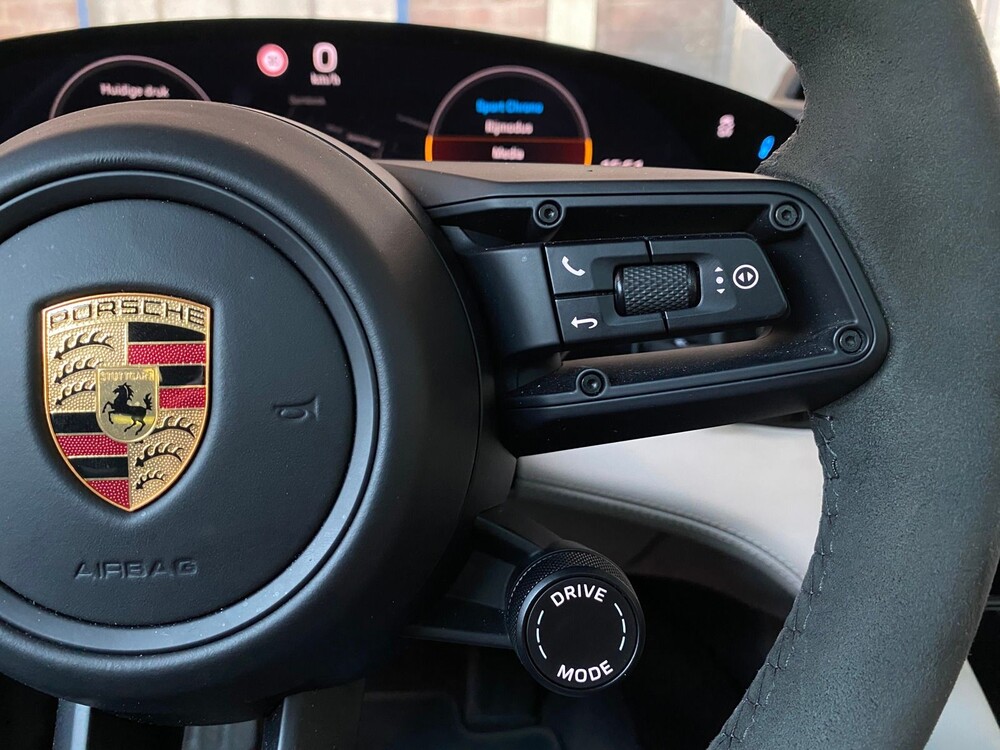 Porsche Taycan PERFORMANCE 84kWh Sport Chrono 381hp 2021 Manufacturer's Warranty -Orig. NL-, L-982-RT