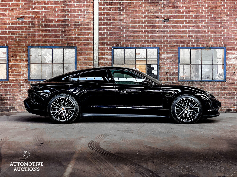 Porsche Taycan PERFORMANCE 84kWh Sport Chrono 381hp 2021 Manufacturer's Warranty -Orig. NL-, L-982-RT