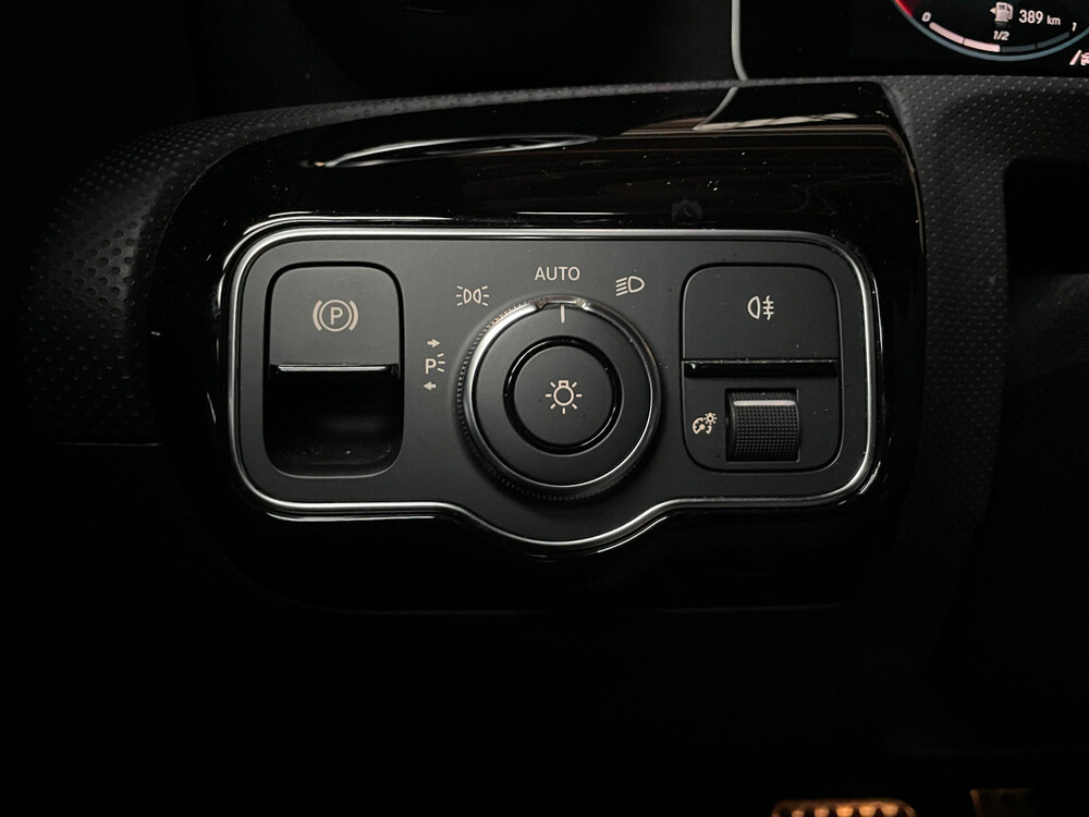 Mercedes-Benz A180d Business Solution 116PS 2018 A-Klasse, XJ-192-K