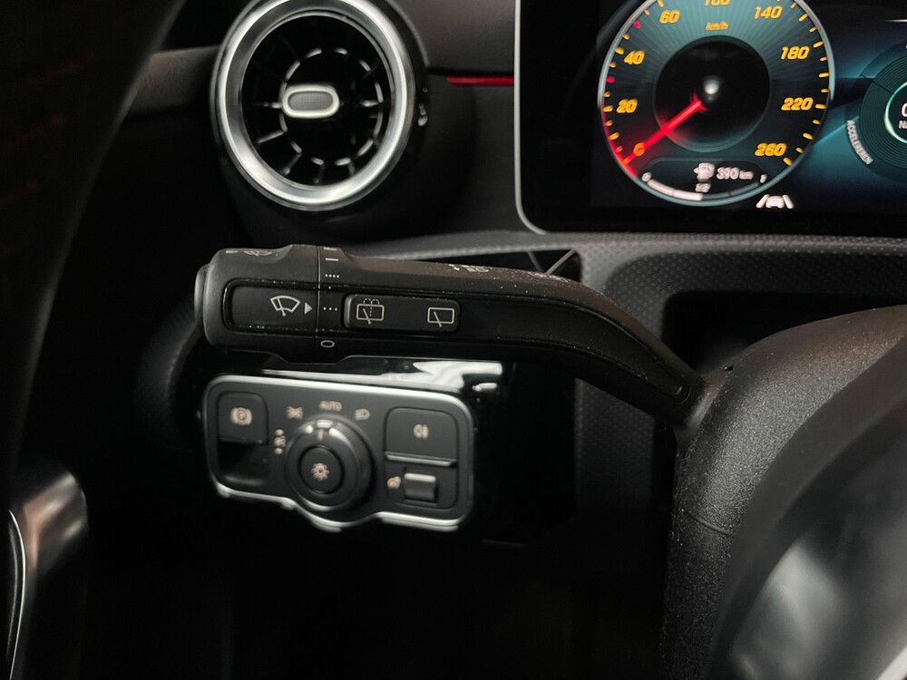 Mercedes-Benz A180d Business Solution 116PS 2018 A-Klasse, XJ-192-K