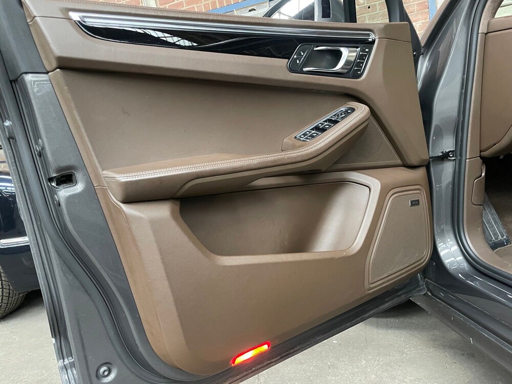 Porsche Macan Turbo 3.6 V6 400PS Sport-Chrono 2015, H-594-HH