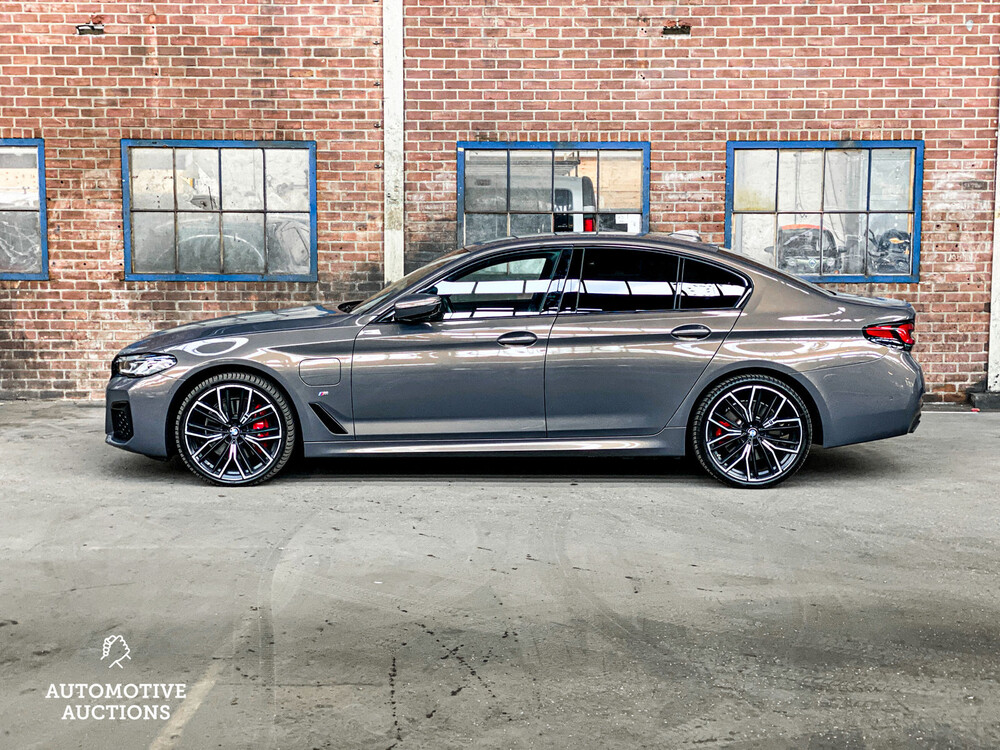 BMW 520e M-Sport Business Edition Plus 204PS 2022 -Orig. NL-5-Serie, N-654-UK Herstellergarantie