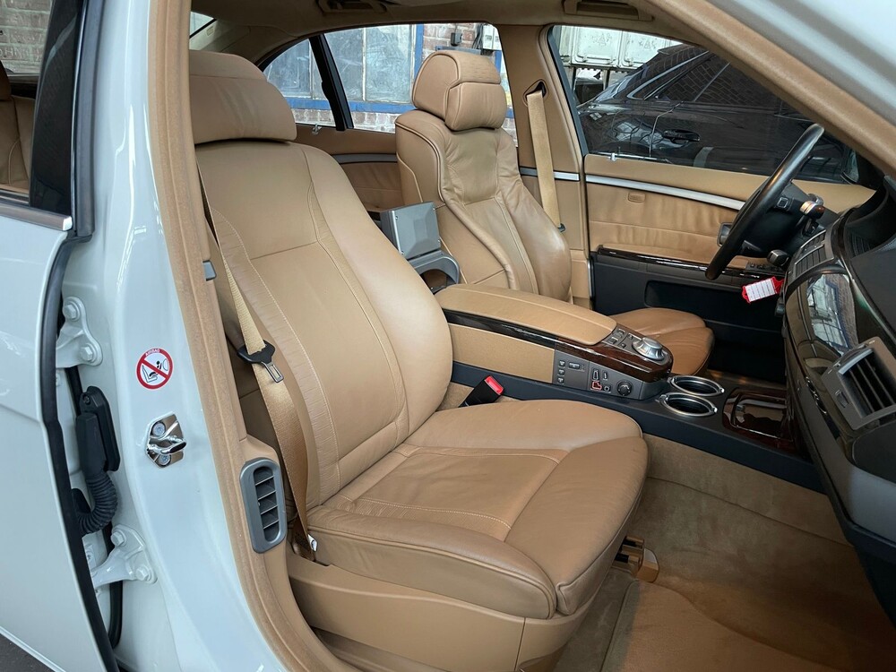BMW 760Li E65 6.0 V12 445hp 2004