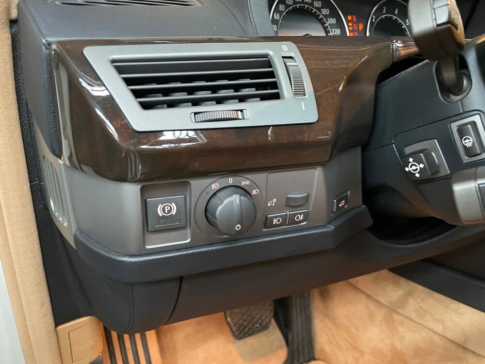 BMW 760Li E65 6.0 V12 445hp 2004