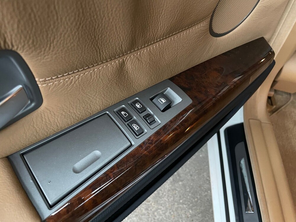 BMW 760Li E65 6.0 V12 445hp 2004