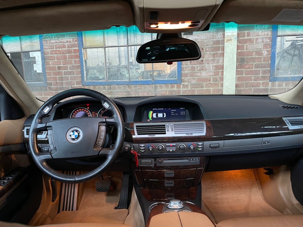 BMW 760Li E65 6.0 V12 445hp 2004